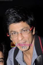 Shahrukh Khan on the sets of Imagine Jhor Ka Jhatka in Yashraj Studio on 9th Feb 2011 (9).JPG